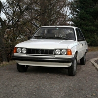 Peugeot 305
